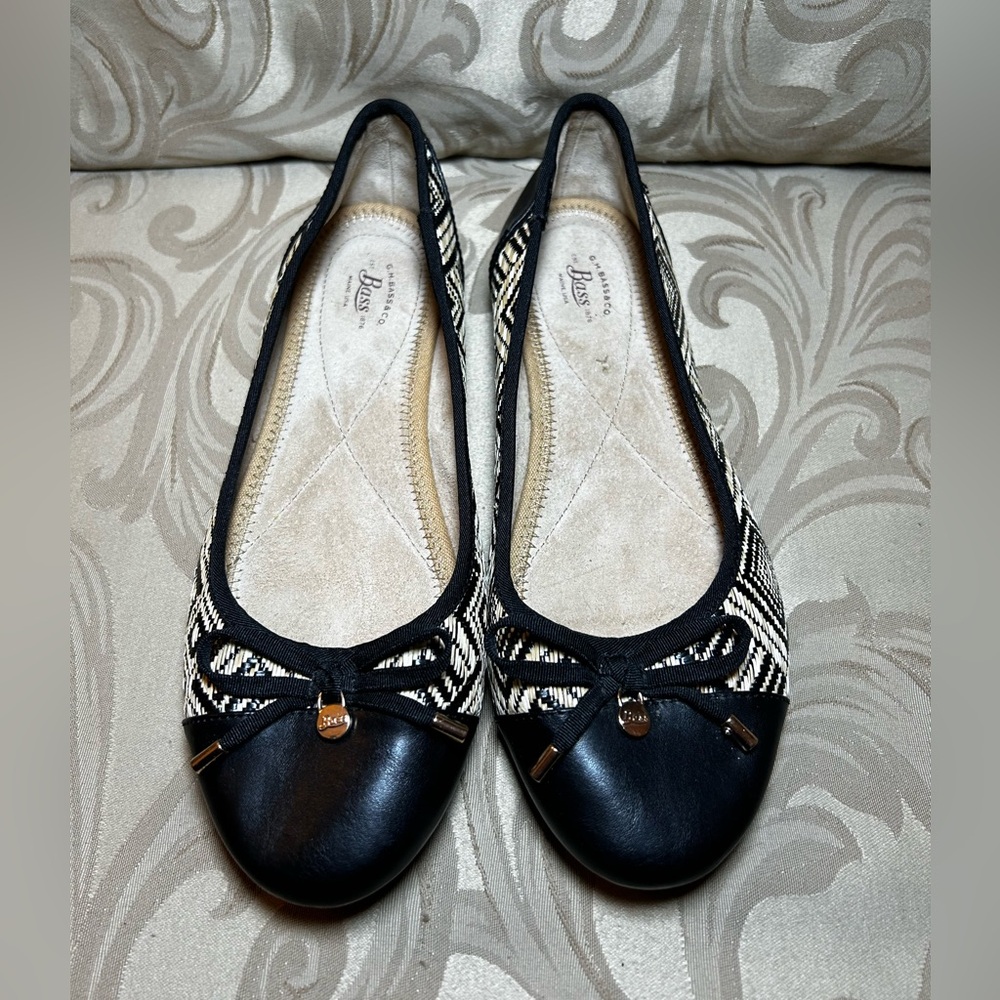 Bass Black and Cream Patterned Ballet Flats Gold Accents Women’s 8